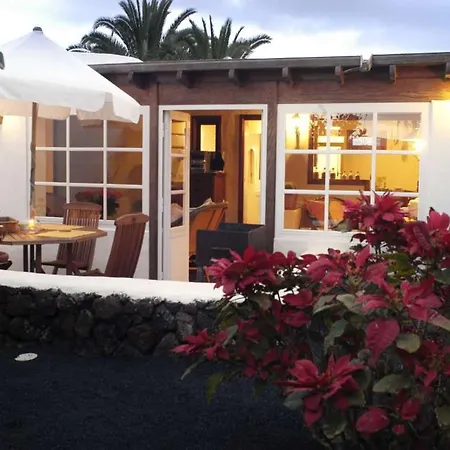 Villa Sleeps 4 Pool Wifi *