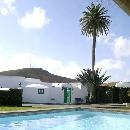 Sleeps 4 Pool Wifi Villa